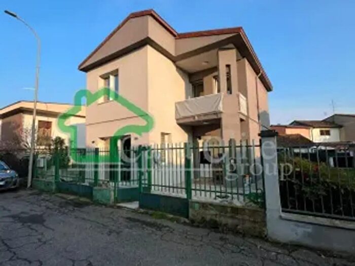 Casa quadrilocale in vendita in Via Giuseppe Meazza, Fombio