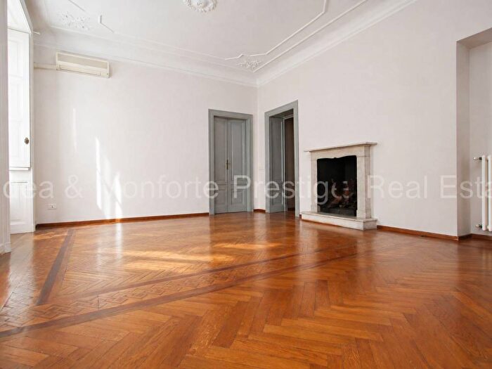 Appartamento trilocale in affitto in Via Filippo Turati, Turati, Milano