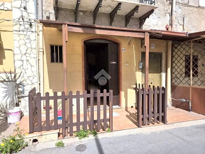 Appartamento bilocale in affitto in Via Siccheria Quattro Camere, Palermo