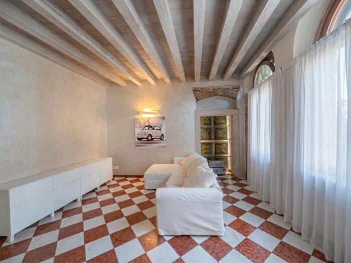 Appartamento bilocale in affitto in Via Abramo Massalongo, Centro Storico, Verona