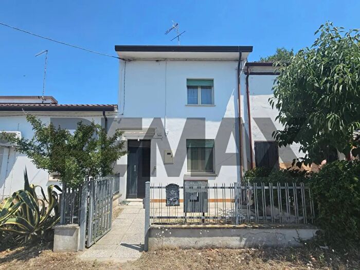 Casa bilocale in vendita in Via IV Novembre, Mesola