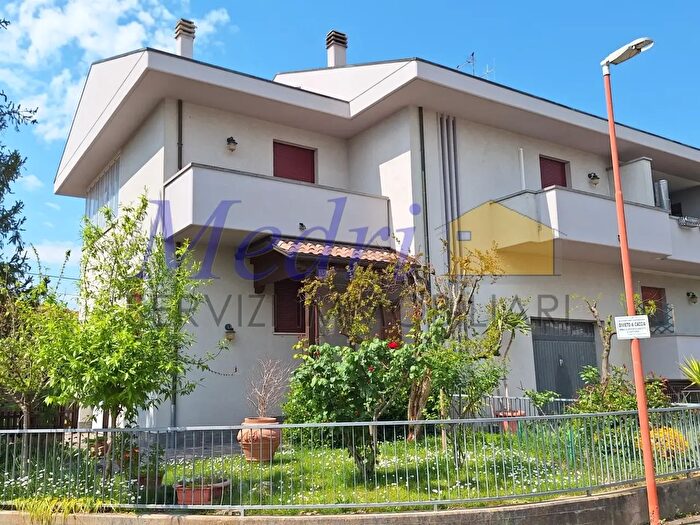 Casa con 7 locali in vendita in Via Cesenatico, Cesena