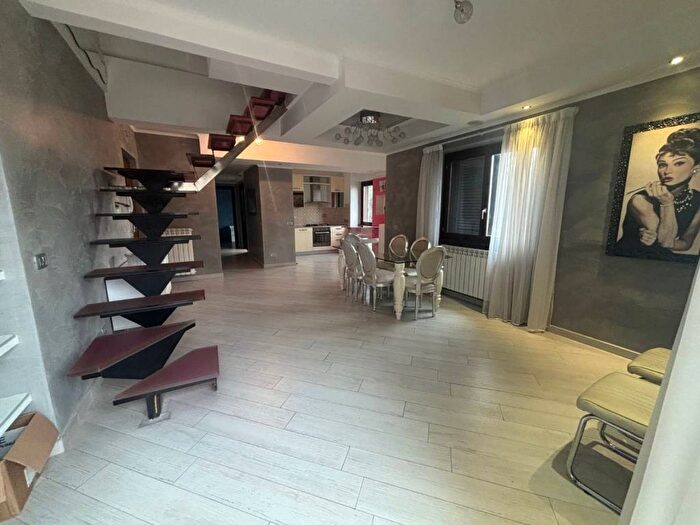 Appartamento quadrilocale in affitto in Via del Frantoio Romano, Frascati