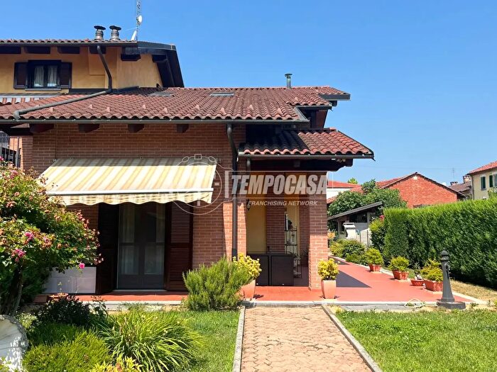 Casa con 9 locali in vendita in Via Aquilonia, Cambiano