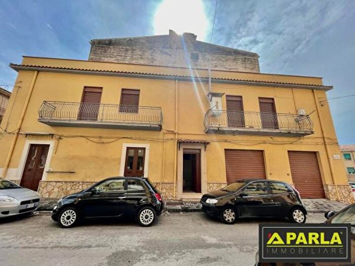 Casa con 6 locali in vendita in Viale della Vittoria, Canicatti