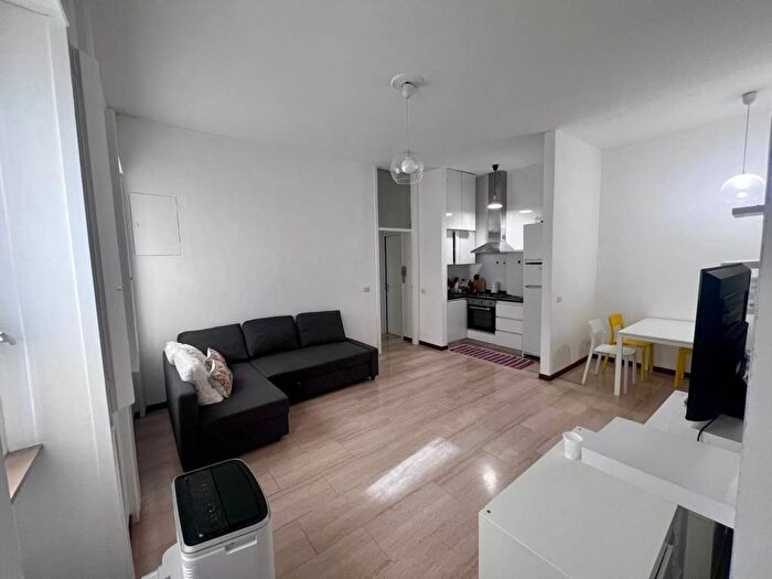 Appartamento bilocale in affitto in Via Giuseppe Longhi, Porta Vittoria, Milano