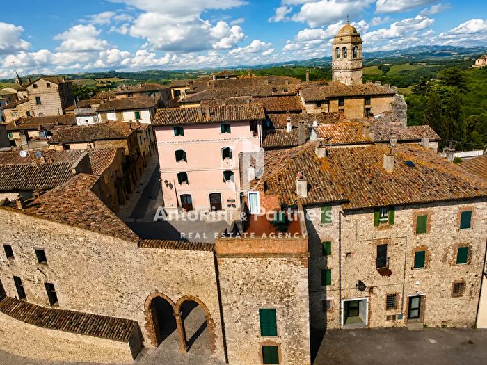 Casa con 14 locali in vendita in Collevalenza Todi, Todi