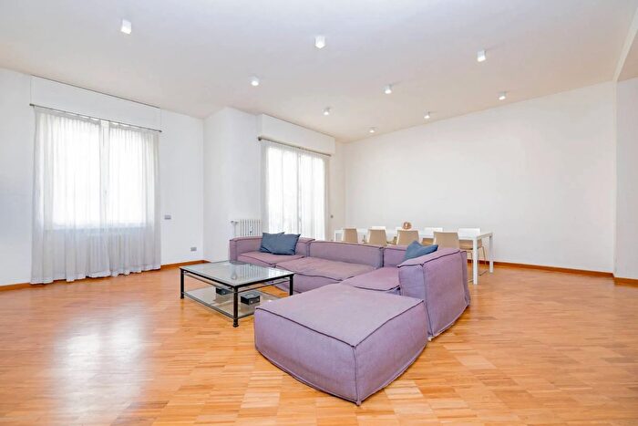 Appartamento quadrilocale in vendita in Via Lecco Milano, Milano