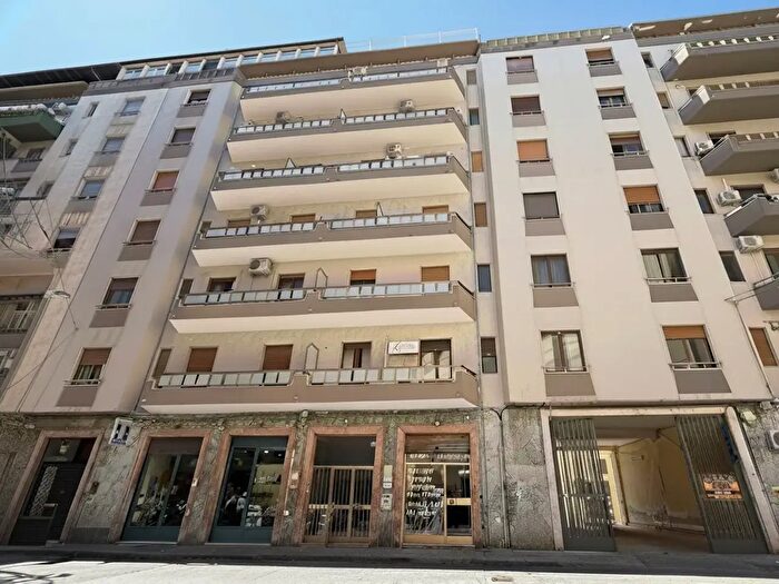 Appartamento con 5 locali in vendita in Via Brenta, Siracusa