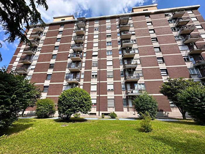 Appartamento trilocale in affitto in Via Lucio Giunio Columella, Precotto, Milano