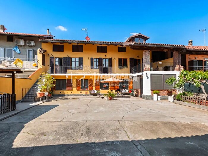 Casa con 16 locali in vendita in Via Borghetto Fraz Betlemme, Chivasso