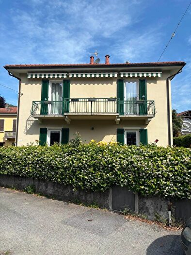 Casa con 5 locali in vendita in Verbania