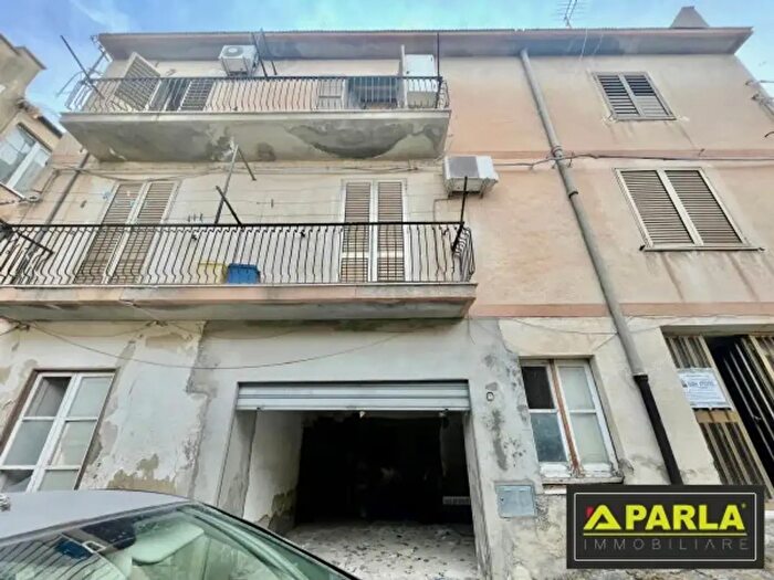Appartamento con 5 locali in vendita in Via Gela, Canicatti'