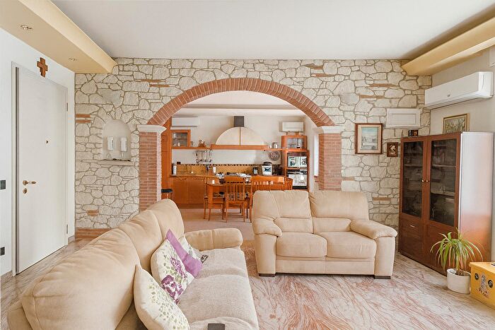 Appartamento con 6 locali in vendita in Via Campanile, Chiampo