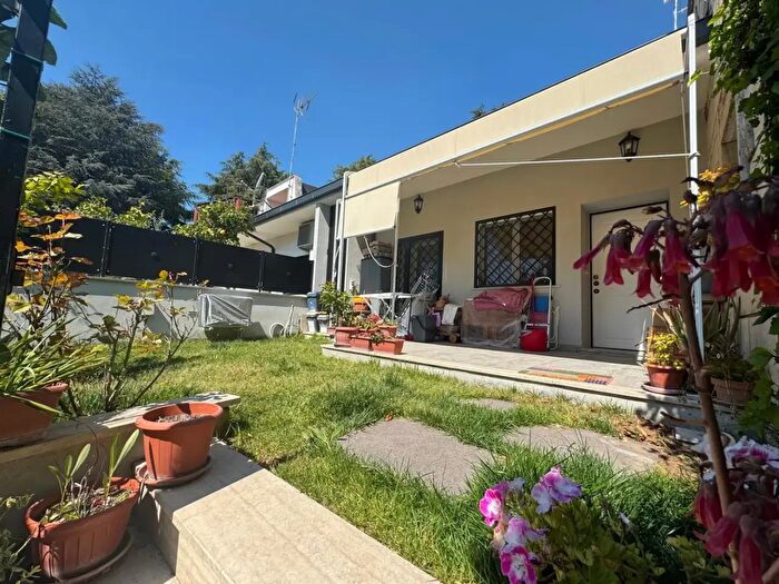 Appartamento trilocale in vendita in Via delle Ginestre, Marino