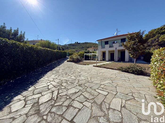 Appartamento con 5 locali in vendita in Via Dolcedo, Imperia