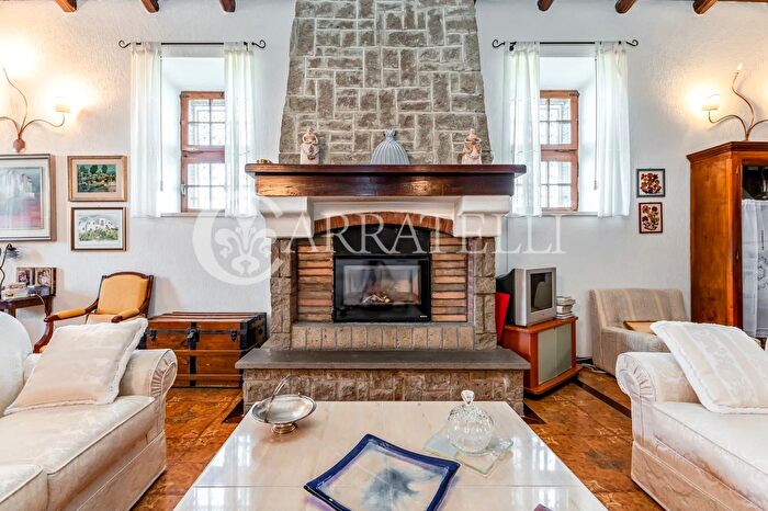 Casa con 14 locali in vendita in Via del Sasso, Cerveteri