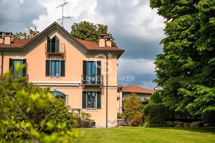 Casa con 9 locali in vendita in Via alla Punta, Sesto Calende