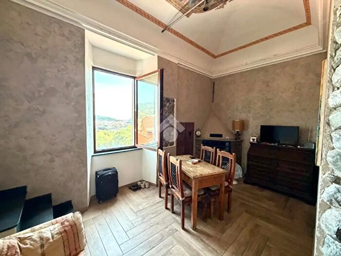Appartamento trilocale in vendita in Via Sant'Ambrogio di Fegino, Genova