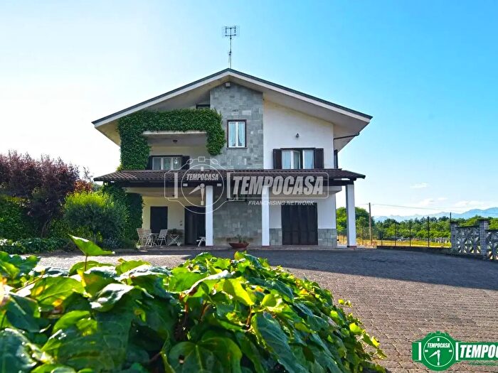 Casa con 10 locali in vendita in Via delle Vigne, Front