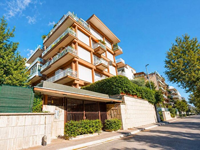 Appartamento trilocale in affitto in Via Teresa Gnoli, Monte Mario Trionfale, Roma