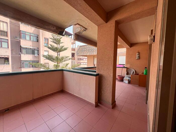 Appartamento trilocale in affitto in Via Paolo Gili, Zisa, Palermo