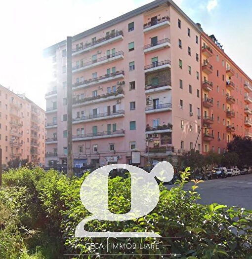 Appartamento con 5 locali in affitto in Piazza Medaglie dOro, Arenella, Napoli