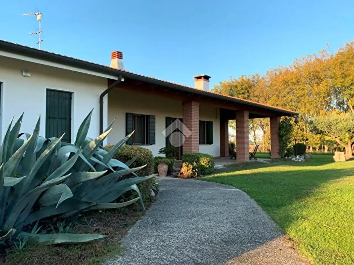 Casa quadrilocale in vendita in Via Canaletta Inferiore, Stanghella