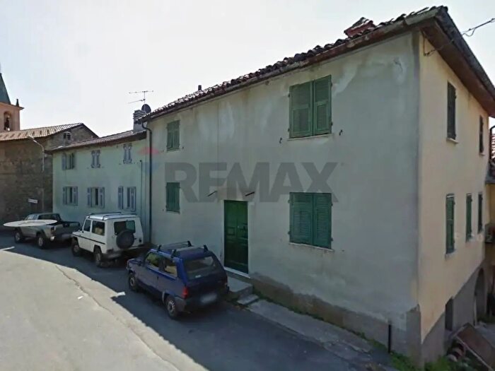 Casa con 6 locali in vendita in Via Mallarini, Mallare