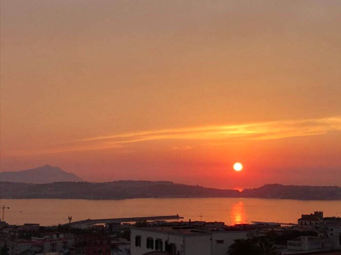Appartamento trilocale in affitto in Via Solfatara, Pozzuoli Alta, Pozzuoli