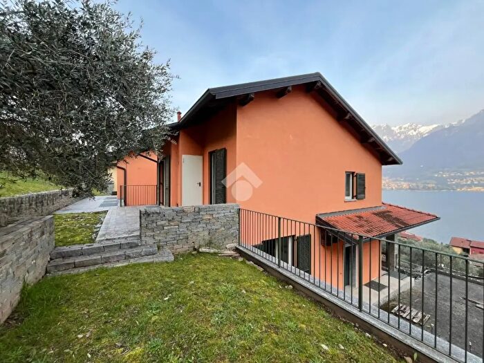 Casa quadrilocale in vendita in Strada Provinciale, Oliveto Lario