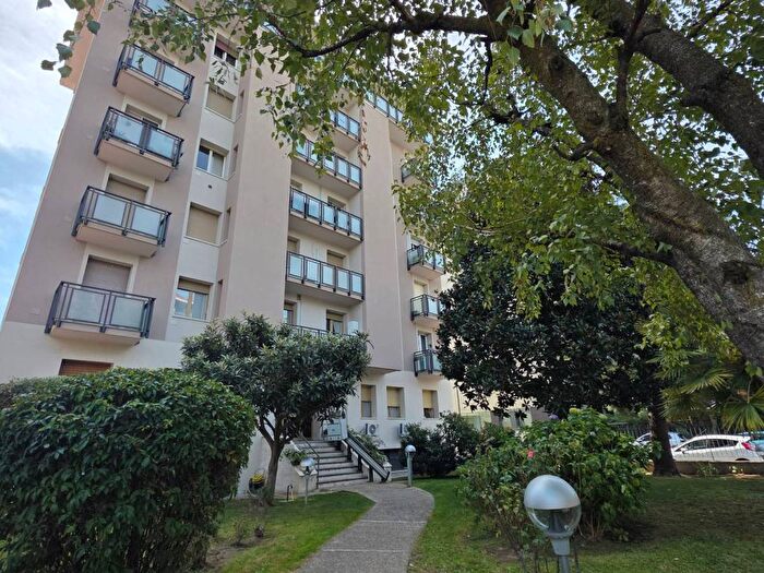 Appartamento trilocale in affitto in Viale Legioni Romane, Bande Nere, Milano