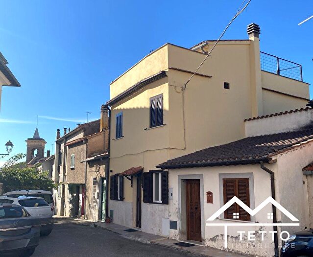 Casa quadrilocale in vendita in Piazza Giuseppe Mazzini, Forano