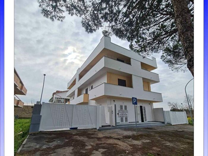 Appartamento bilocale in affitto in Via Carlo Pezone, Parete
