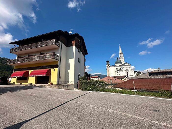 Casa con 6 locali in vendita in Via Cappello, Centro, Enego