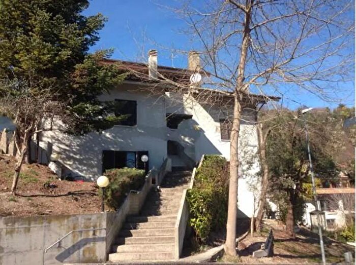 Casa con 6 locali in vendita in Via Piero Stellacci, Fossombrone