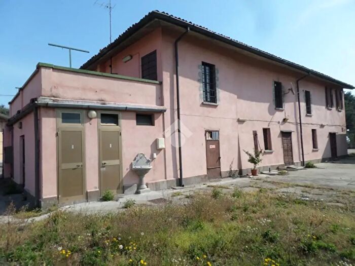 Casa con 13 locali in vendita in Via IV Novembre, Peschiera Borromeo