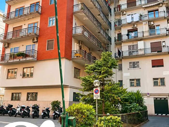 Appartamento con 6 locali in vendita in Viale Colli Aminei, Napoli