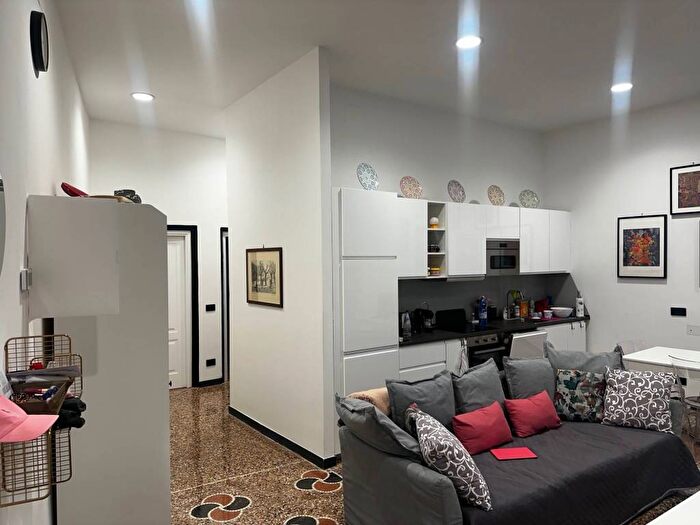 Appartamento quadrilocale in affitto in Vico Superiore del Ferro, Maddalena, Genova