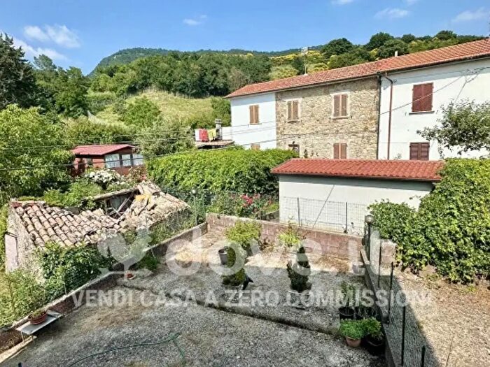 Casa con 6 locali in vendita in Via Damiano Chiesa, CastellAzzara