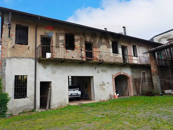 Casa con 5 locali in vendita in Via Novembre, Osnago