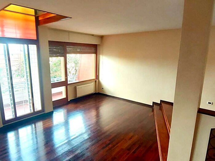 Appartamento con 5 locali in affitto in Regione, Ancona