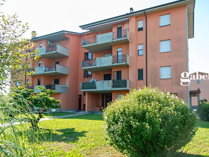 Appartamento quadrilocale in vendita in Via Adda, Calusco D'Adda