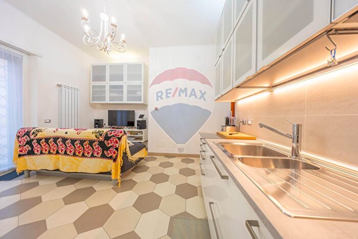 Appartamento trilocale in vendita in Via Ferdinando Verospi, Roma