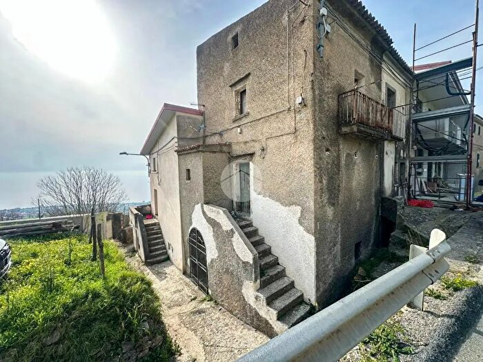 Appartamento quadrilocale in vendita in Contrada Armenia Zona Cairiglio, Fuscaldo