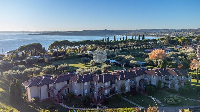 Appartamento trilocale in vendita in Via Meucci, Padenghe Sul Garda