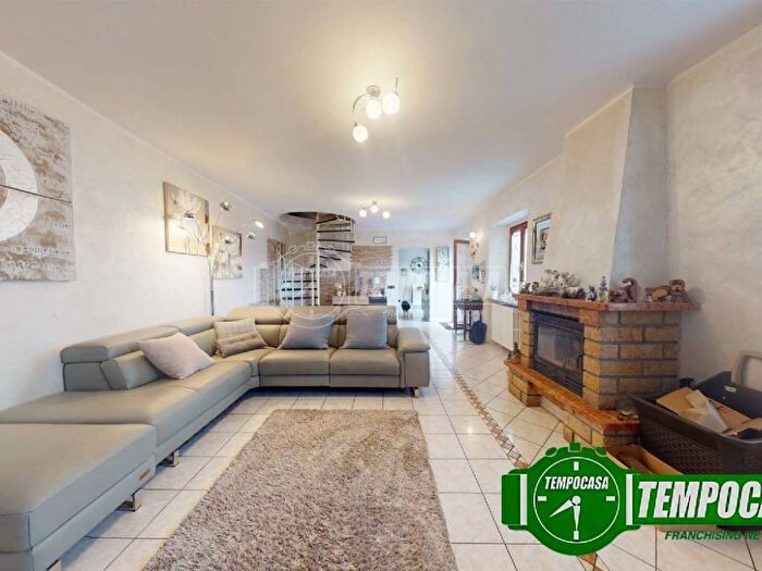 Casa con 6 locali in vendita in Via Forno, Rivarone