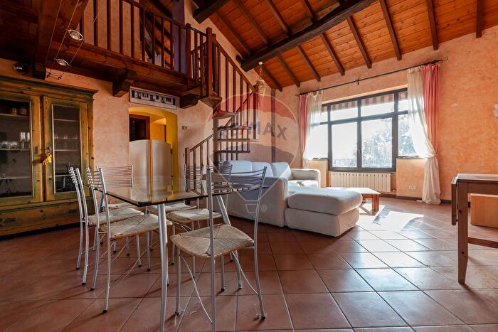 Appartamento con 5 locali in vendita in Ispra