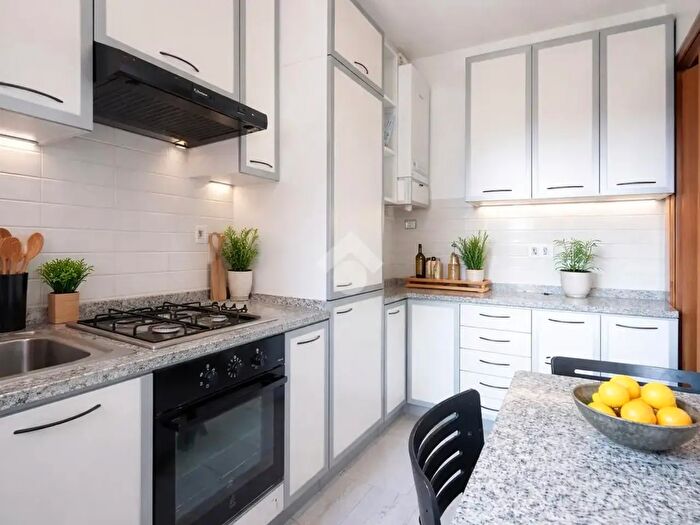 Appartamento con 5 locali in vendita in Via Luigi Longo, Alessandria