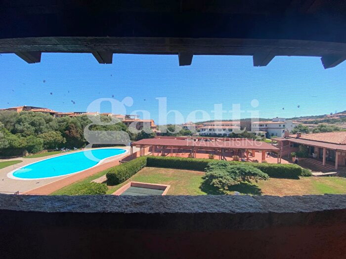 Appartamento trilocale in vendita in Via Rudargia, Olbia